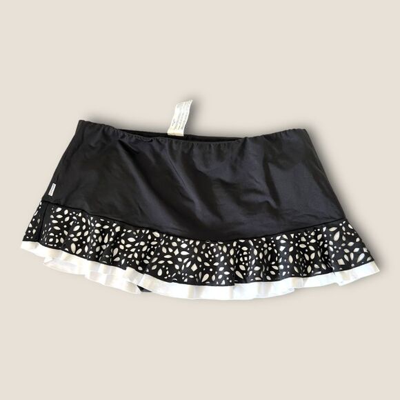 Black & White ruffle skirt Pool  cover up size Small, NWT - Picture 4 of 6